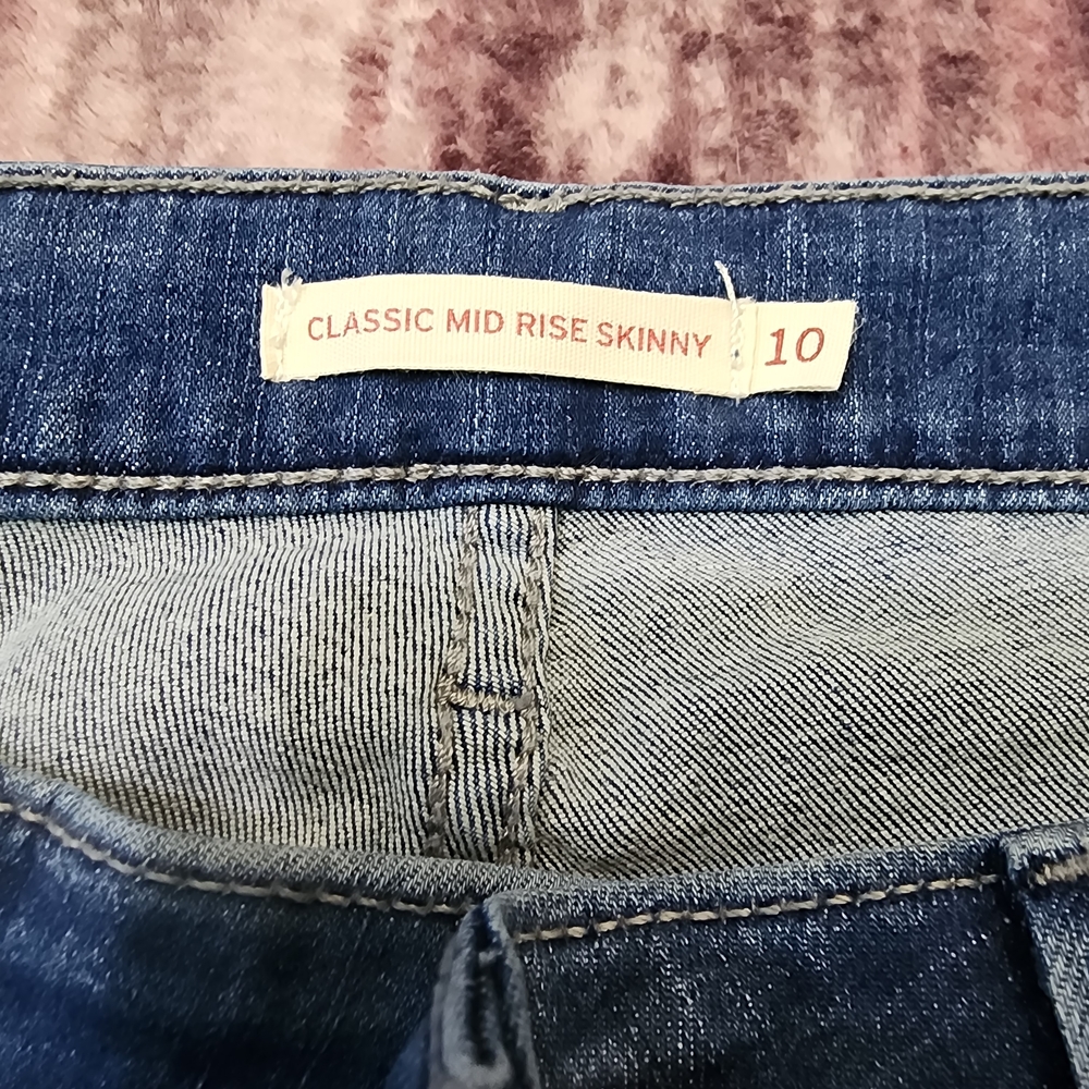 Levi's Classic Blue Women's Skinny Jeans - Picture 2 of 9